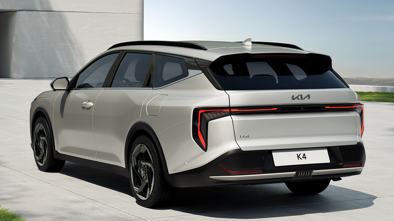 Tο K4 Sportswagon λόγω του διαφορετικού αμαξώματος είναι πιο μακρύ, με τη φίρμα να ανακοινώνει μήκος 4.695 χιλιοστά, δηλαδή 255 χιλιοστά επιπλέον από τα 4.440 χιλιοστά του hatchback. 